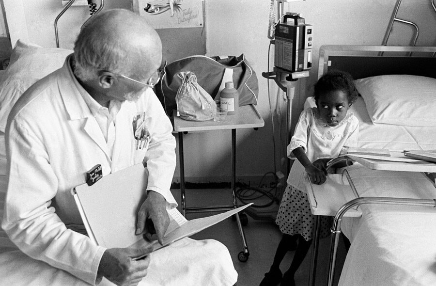 0144 La visite du médecin. Institut Curie. 027 Emmanuel, Courtinat, Dokfoto Keskus