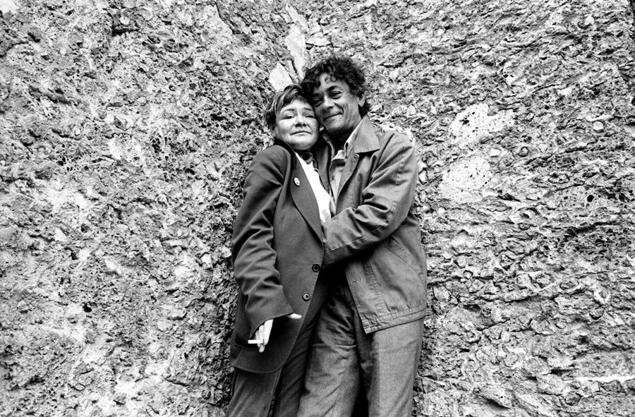 SDF. Un couple. Centre d'hébergement pour les personnes sans-abri. Nanterre. 1995. Photo issue du livre " les damnés de Nanterre" photo-poche, éditions Nathan.