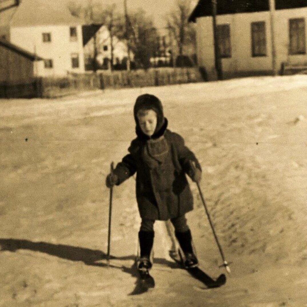 Imre Siil lapsena suuskadel